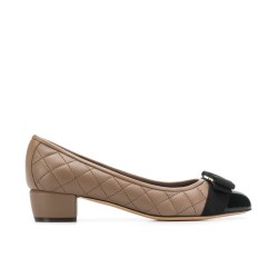 salvatore ferragamo escarpins Escarpins Vara Détails : Bijoux -Déta...