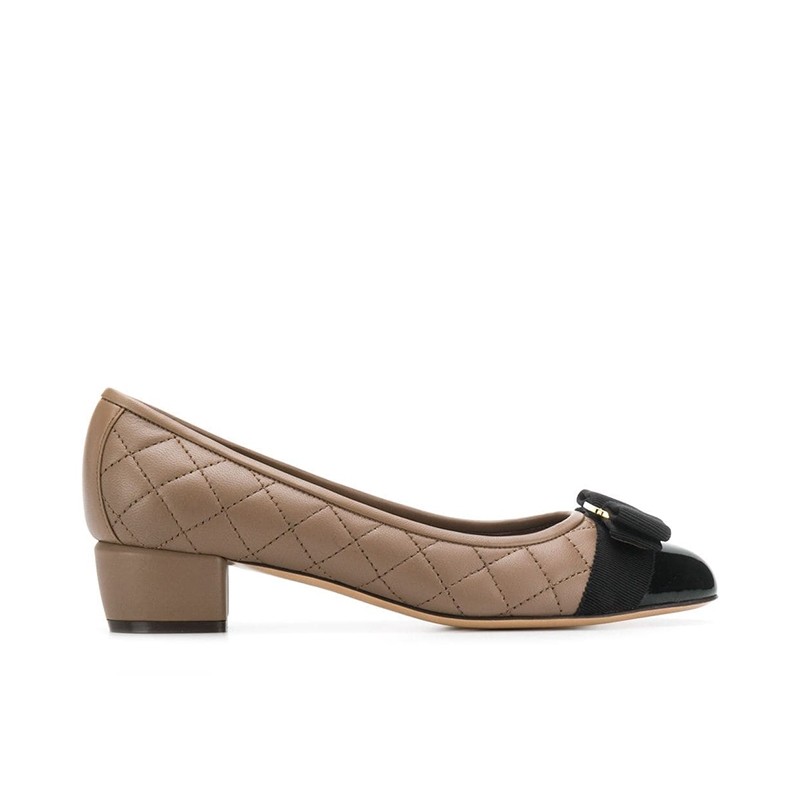 salvatore ferragamo escarpins Escarpins Vara Détails : Bijoux -Déta...