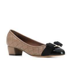 salvatore ferragamo escarpins Escarpins Vara Détails : Bijoux -Déta...