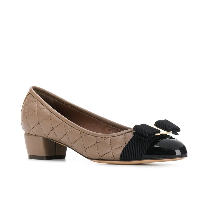 salvatore ferragamo escarpins Escarpins Vara Détails : Bijoux -Déta...
