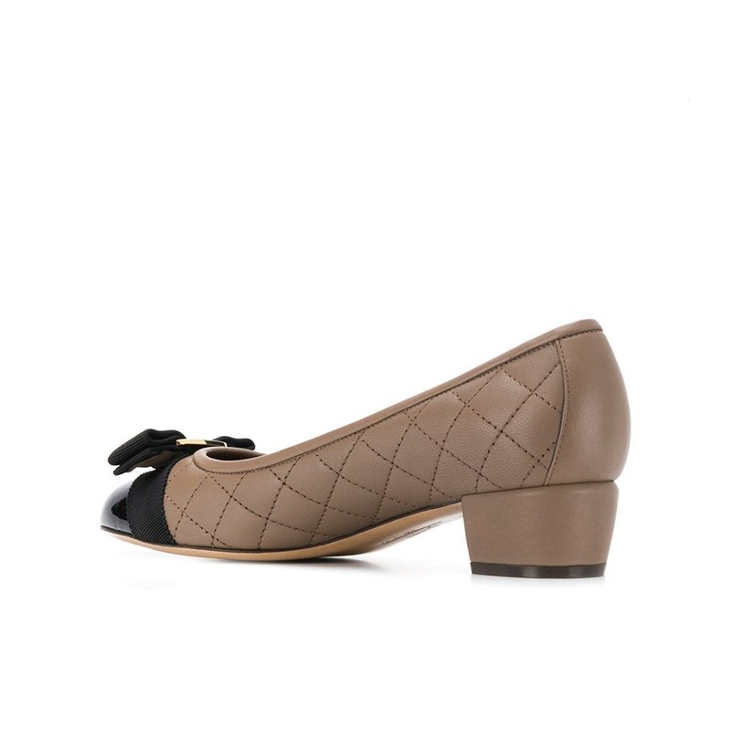 salvatore ferragamo escarpins Escarpins Vara Détails : Bijoux -Déta... salvatore ferragamo escarpins Escarpins Vara Détails : Bijoux -Déta...