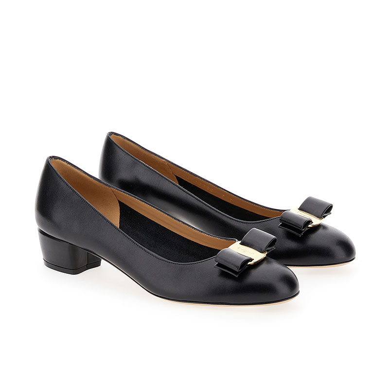 salvatore ferragamo escarpins Escarpins Vara Détails : Accessoires ...