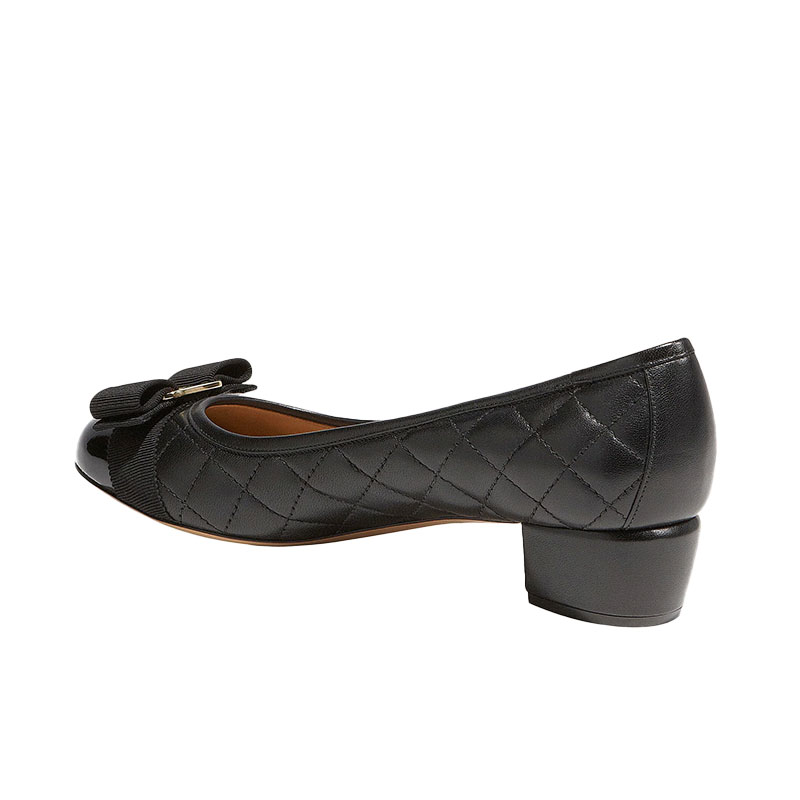 salvatore ferragamo escarpins Escarpins Vara Détails : Accessoires ... salvatore ferragamo escarpins Escarpins Vara Détails : Accessoires ...