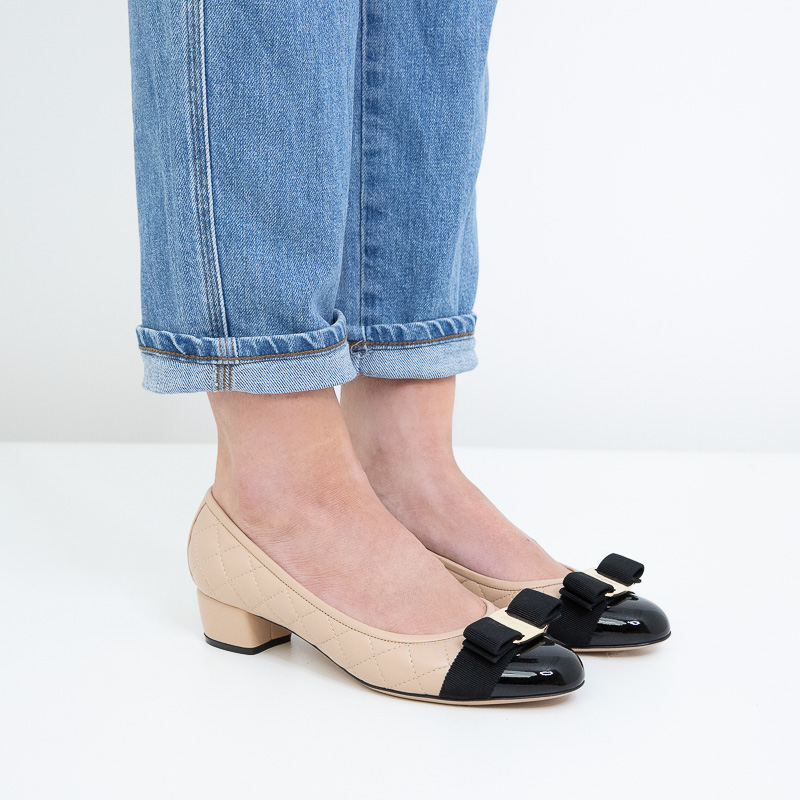 salvatore ferragamo escarpins Escarpins Vara Détails : Motifs -Déta... salvatore ferragamo escarpins Escarpins Vara Détails : Motifs -Déta...