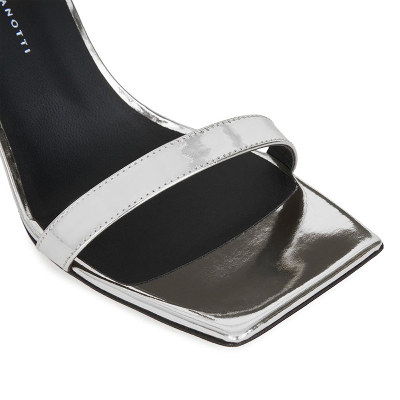 giuseppe zanotti sandales Mules Flaminia Détails : Mules -Semelles:... giuseppe zanotti sandales Mules Flaminia Détails : Mules -Semelles:...