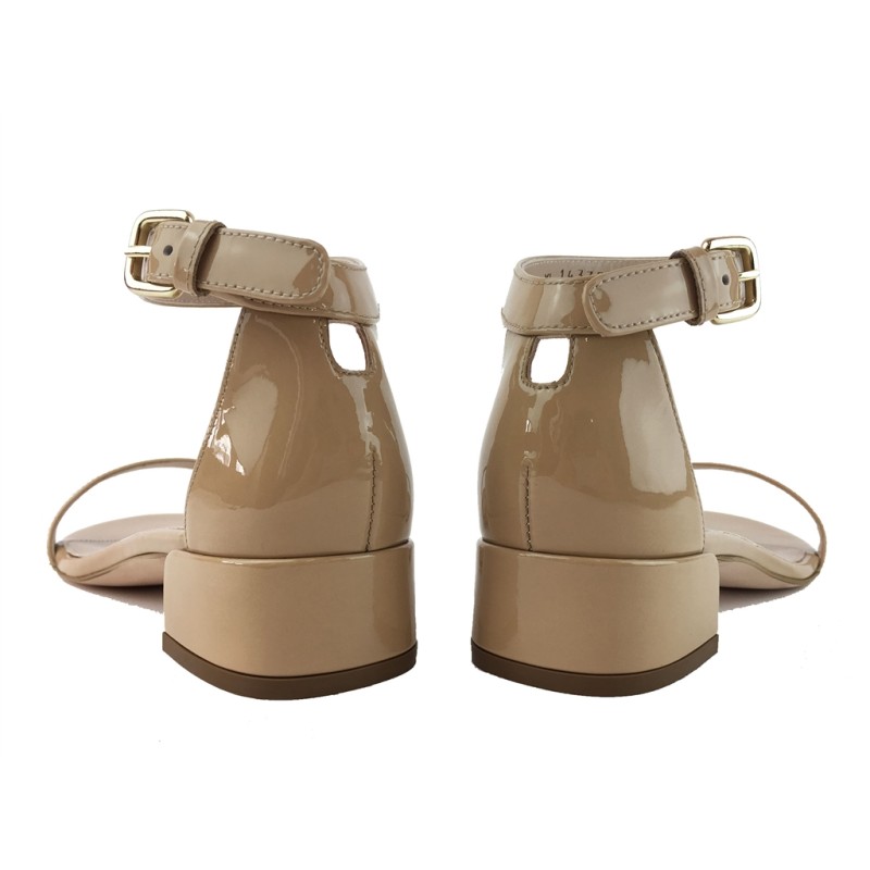 stuart weitzman sandales Sandales Semelles: Cuir -Talons: Inf à 3 c... stuart weitzman sandales Sandales Semelles: Cuir -Talons: Inf à 3 c...