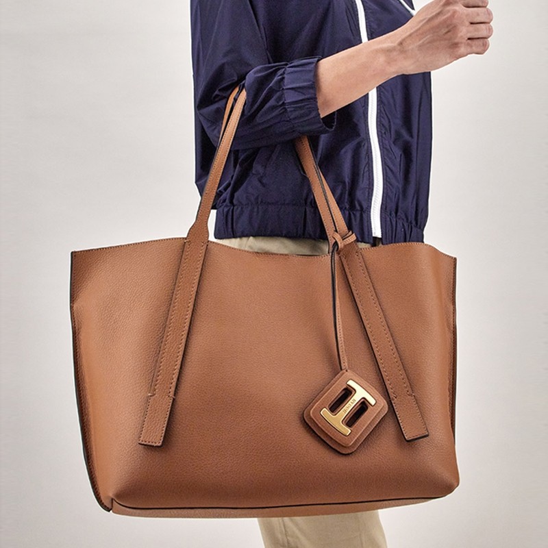 hogan sacs cabas Sac Cabas Shopping m Détails : Oversize -Matières:... hogan sacs cabas Sac Cabas Shopping m Détails : Oversize -Matières:...