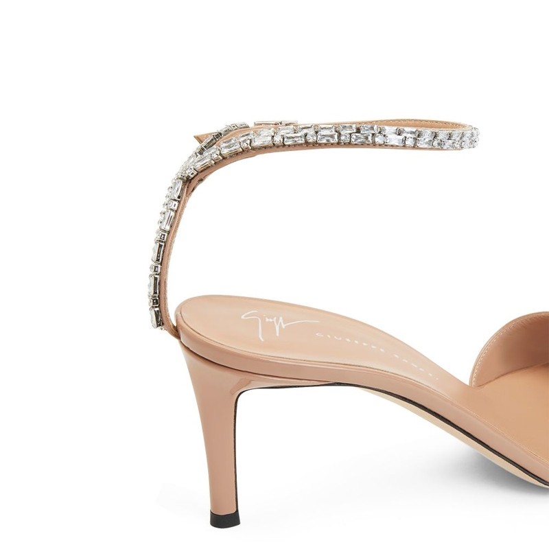 giuseppe zanotti sandales Sandales Leeah Détails : Bijoux -Semelles... giuseppe zanotti sandales Sandales Leeah Détails : Bijoux -Semelles...