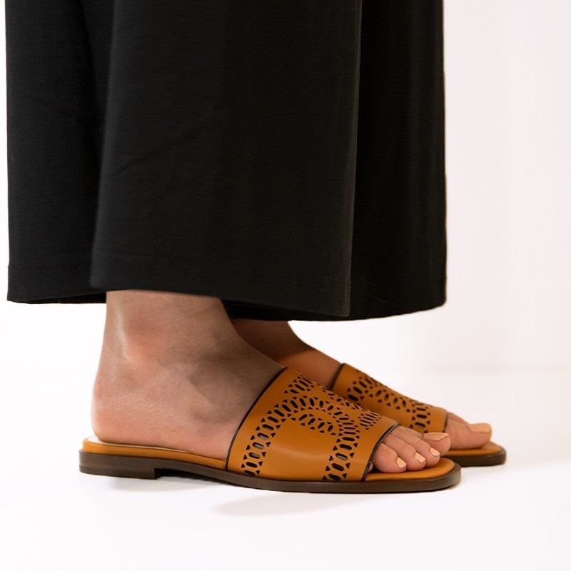 tod's sandales mules catena biz Détails : Mules -Semelles: Cuir -Ta...