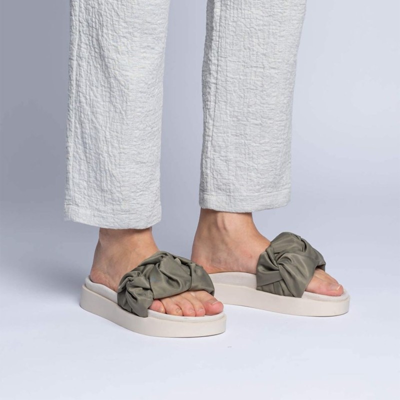 inuikii sandales Mules Détails : Mules -Semelles: Gomme -Matières: ...