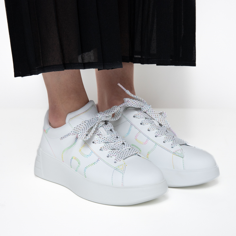 Sneakers H562