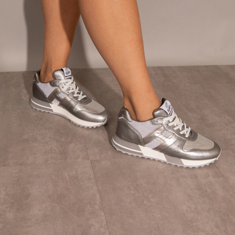 hogan sneakers Sneakers h383 Détails : Basses -Semelles: Gomme -Sem... hogan sneakers Sneakers h383 Détails : Basses -Semelles: Gomme -Sem...